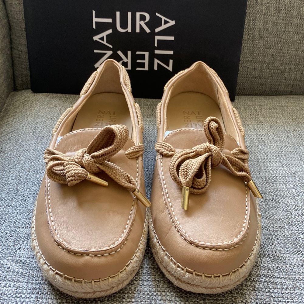 Naturalizer womens moccasin style shoe